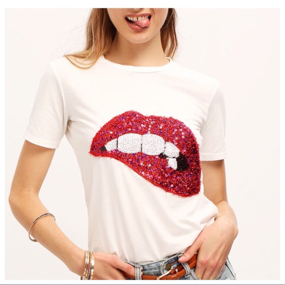 TonisTwinkles Tops - 👄 HOT LIPS TEE! Plus sized 👄